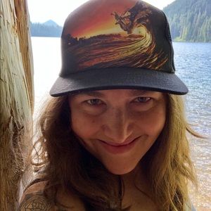 Meet your Posher, Hillary